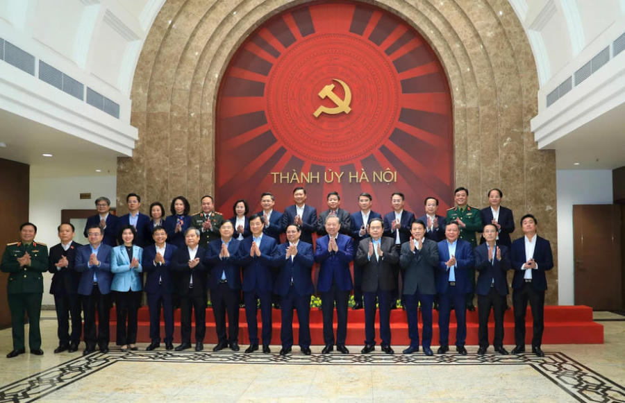 Hình ảnh 2 Party General Secretary To Lam, Prime Minister Pham Minh Chinh, National Assembly Chairman Tran Thanh Man and delegates with the Standing Board of the Hanoi Party Committee. Photos: Thanh Hai/The Hanoi Times