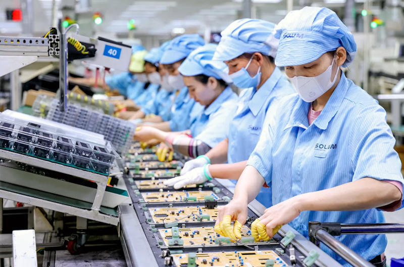 Production of semiconductor components at Solum Vina Company. Photo: Hoang Nam/The Hanoi Times