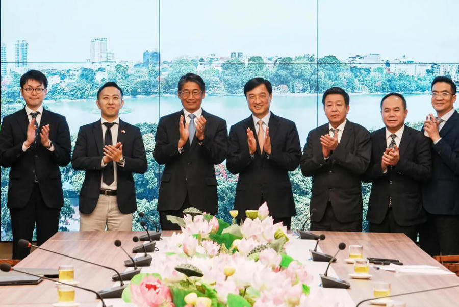 Hanoi speeds up priority projects with Japan