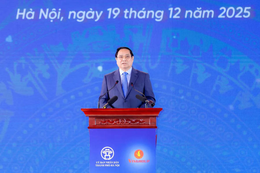 Prime Minister Pham Minh Chinh delivers his remarks at the ceremony. Photo: hanoi.gov.vn