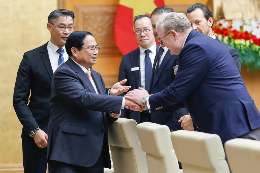 Prime Minister Pham Minh Chinh meets business executives in the Swiss-Vietnam Economic Forum on February 3. Photos: VGP