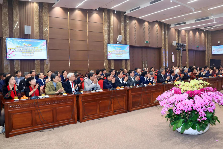 Hình ảnh 2 Scientists, intellectuals and experts attend the meeting.