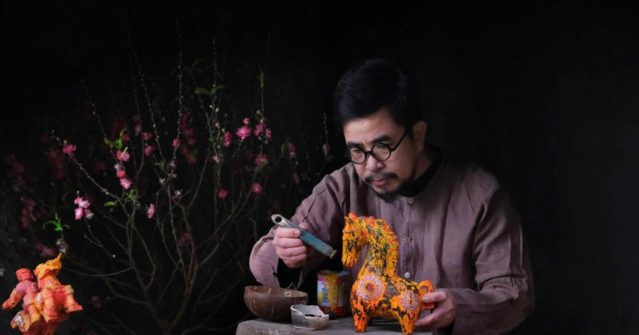 Lacquer horse sculptures revive Duong Lam traditions for Tet celebration