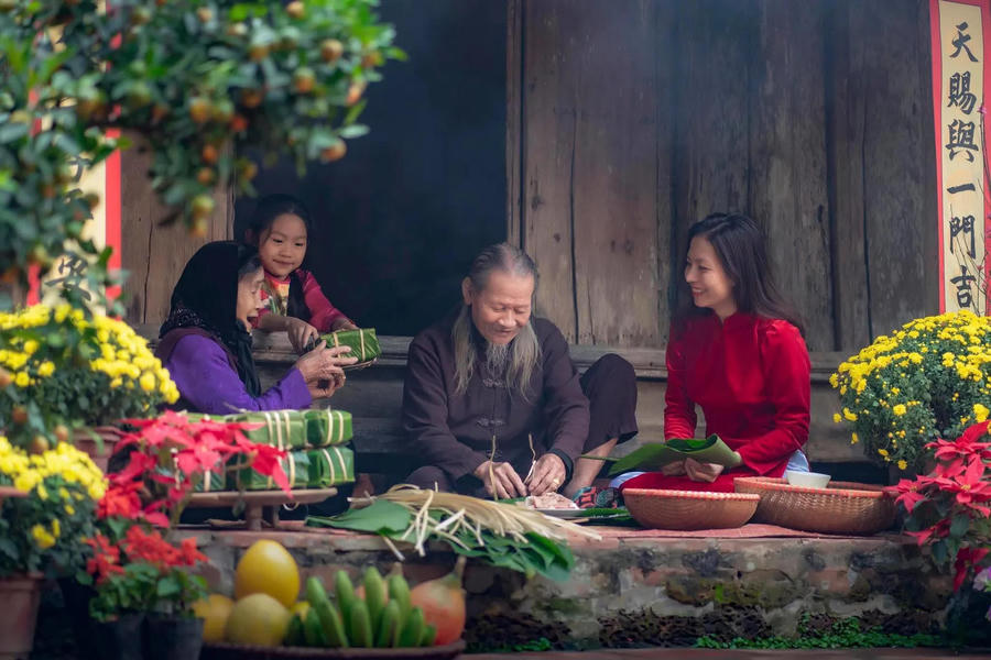 Residents prepare banh chung, the traditional Vietnamese sticky rice cake for Tet (Lunar New Year), in Duong Lam Ancient Village. Photo: Lisa May