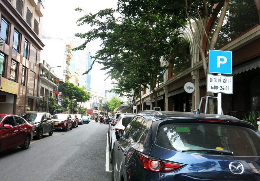 Một phần lòng đường ở khu vực trung tâm TP.Hồ Chí Minh đậu xe có thu phí ngày lẻ. Ảnh: UBND TP HCM