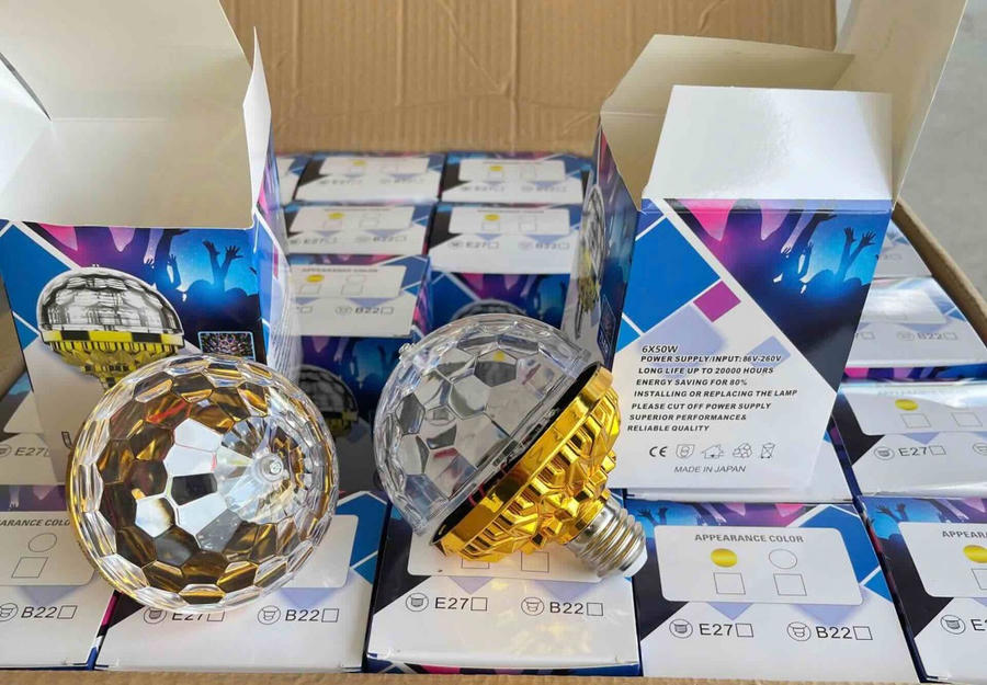 Hàng nghìn bóng đèn LED nhập lậu.
