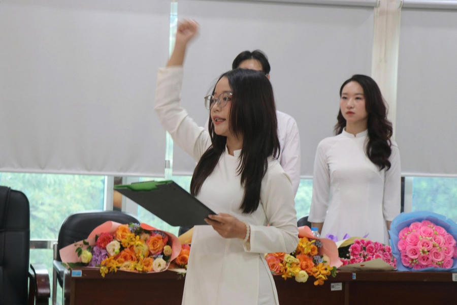 Đảng bộ Trường Đại học Thủ đô Hà Nội kết nạp thêm 3 Đảng viên mới