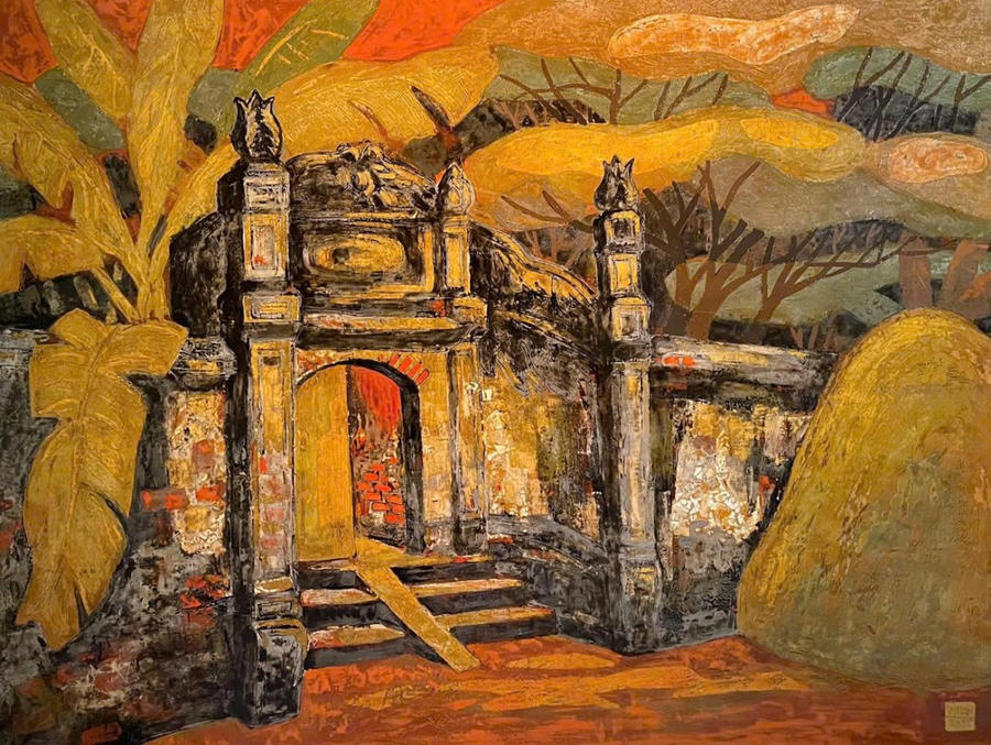 8. Hoạ sĩ Nguyễn Hải Nam – Tranh sơn mài: Cổng cũ, 2025