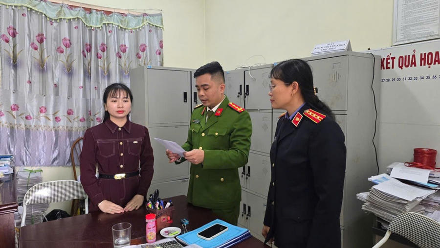 Cơ quan điều tra thi hành các Quyết định tố tụng. (Ảnh: Công an cung cấp).