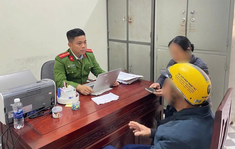 Vợ chồng ông S. trình báo sự việc - Ảnh Công an Hà Tĩnh.