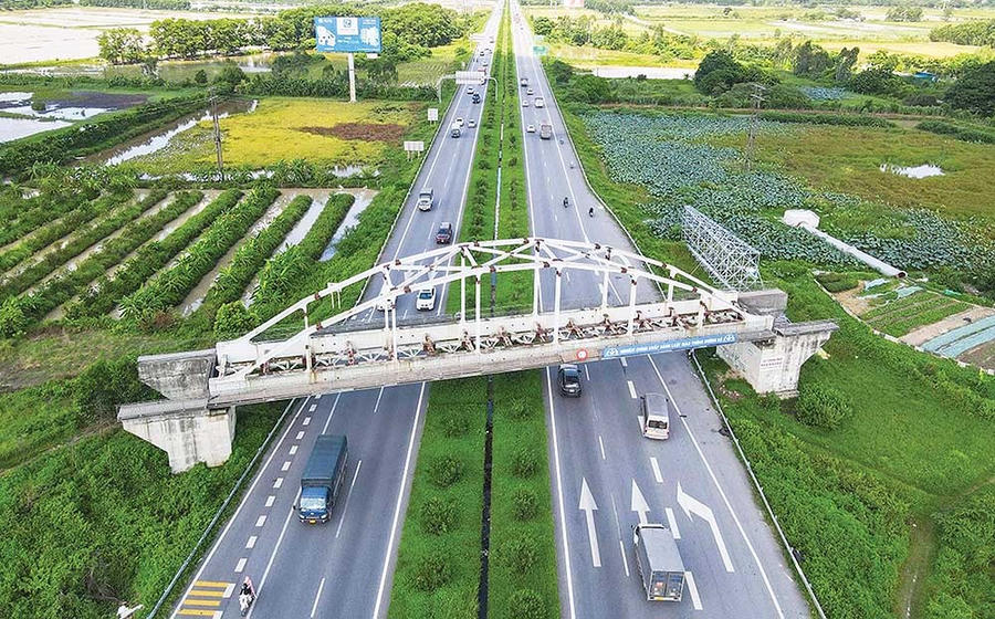 Cầu đường sắt dang dở