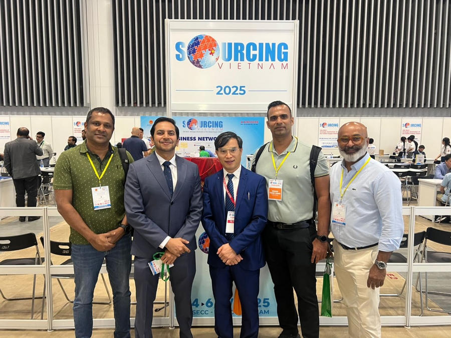 Tham tán Bùi Trung Thướng hỗ trợ đoàn doanh nghiệp Ấn Độ tham dự Vietnam International Sourcing 2025.