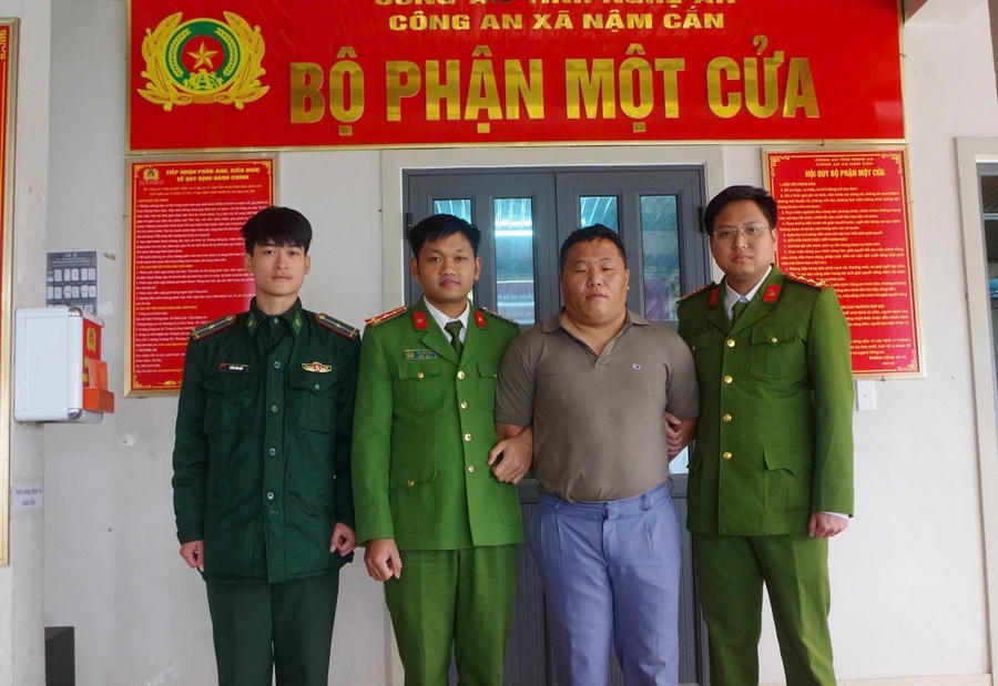 Lầu Bá Cải bị bắt giữ sau 17 năm trốn truy nã - Ảnh Công an Nghệ An.