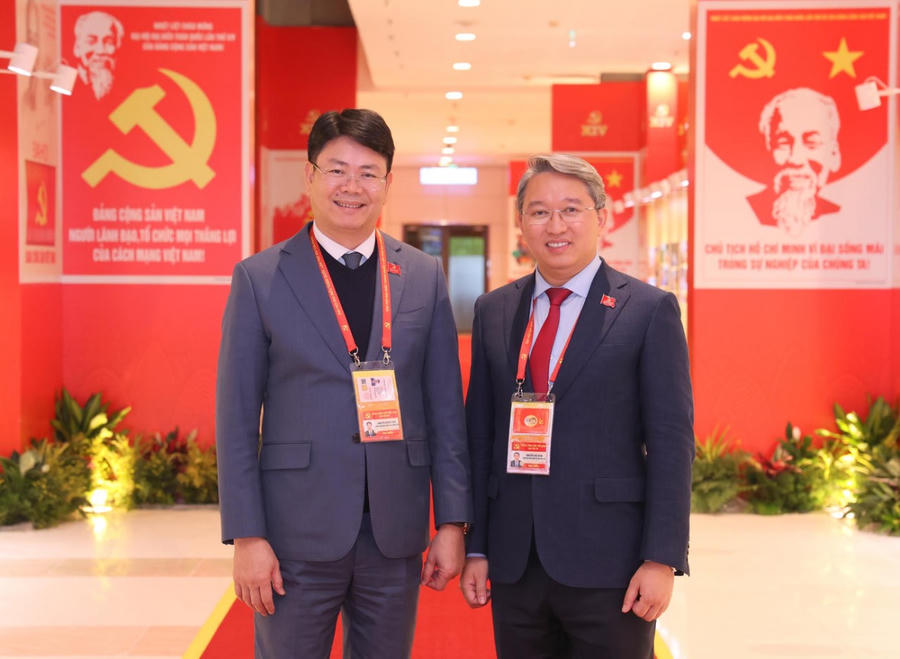Bộ trưởng Bộ Tư pháp Nguyễn Hải Ninh (bên phải) và Thứ trưởng Bộ Tư pháp Nguyễn Thanh Tịnh (bên trái) tại Đại hội XIV của Đảng.