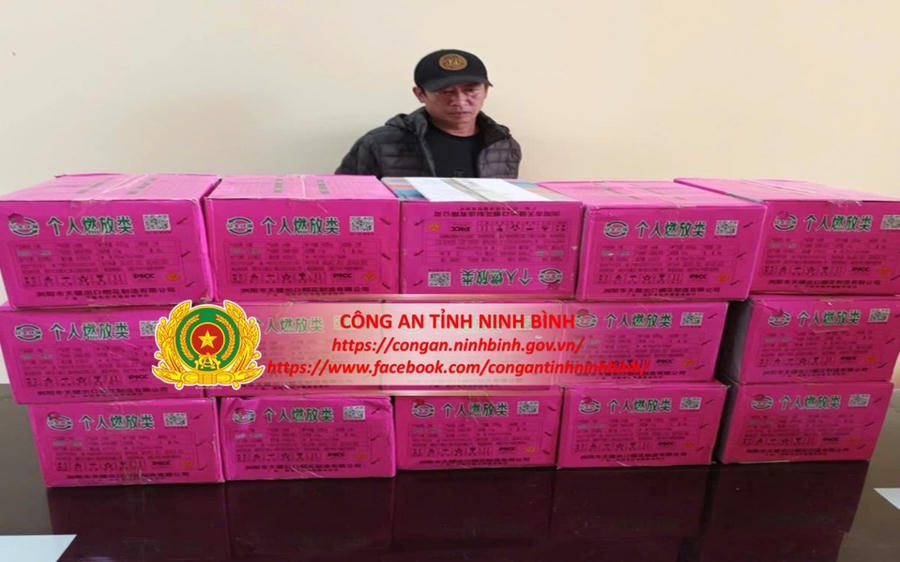 Đối tượng Đặng Đình Tuấn và tang vật bị bắt giữ. (Ảnh: CANB)