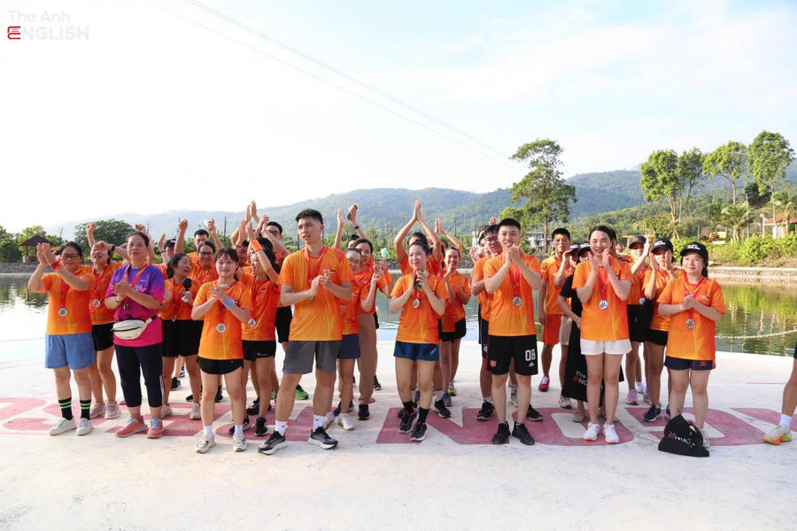 ... và phát triển bản thân tạo ra những giá trị ý nghĩa cho cuộc sống.