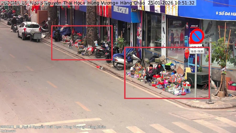 Vi phạm về trật tự đô thị tại nút giao Hàng Cháo - Nguyễn Thái Học - Hùng Vương.