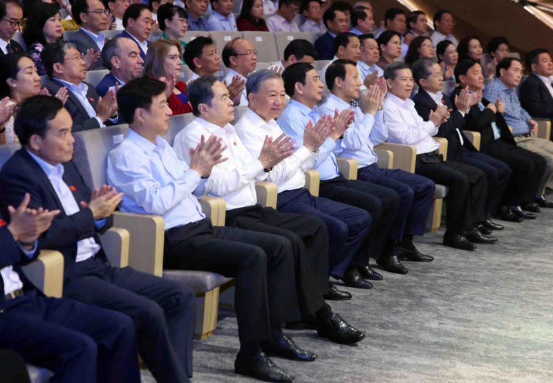 Tổng Bí thư, Chủ tịch nước Tô Lâm; Chủ tịch Quốc hội Trần Thanh Mẫn; lãnh đạo Đảng, Nhà nước và các đại biểu dự chương trình