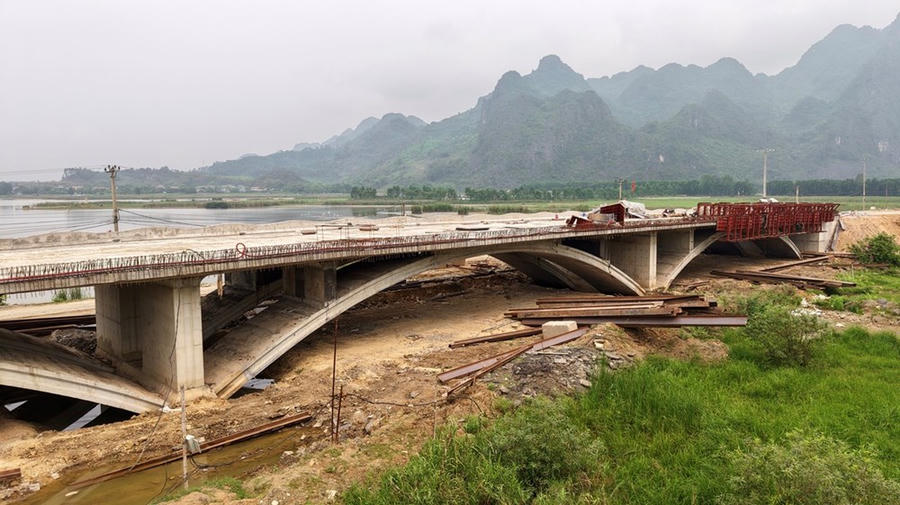 Cầu Đầm Cút đang dần hình thành