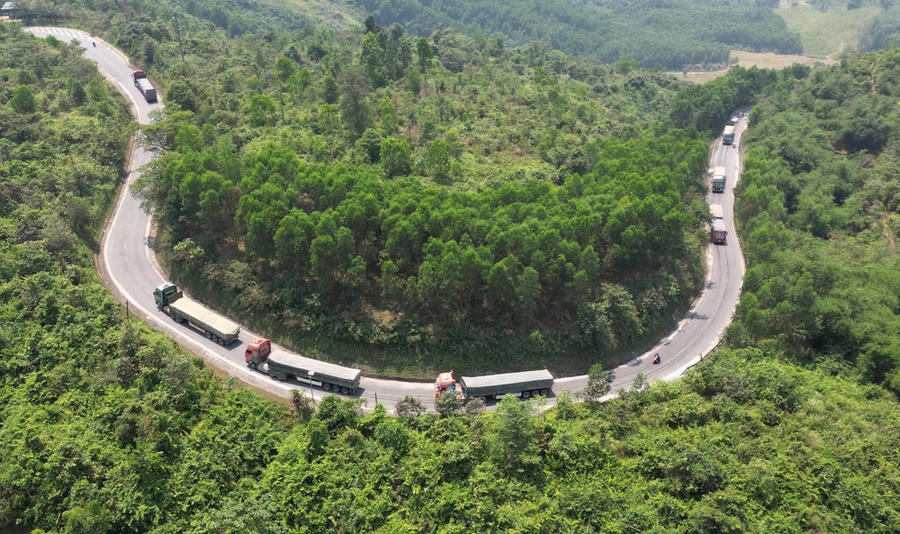 Thí điểm cấm xe đầu kéo lưu thông ban ngày trên Quốc lộ 49 đi A Lưới