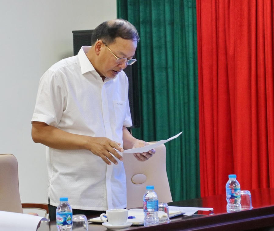 Ông Trịnh Ngọc Chung, Cục trưởng Cục Văn hóa các dân tộc Việt Nam báo cáo về công tác chuẩn bị các hoạt động chào mừng Ngày Văn hóa các dân tộc Việt Nam