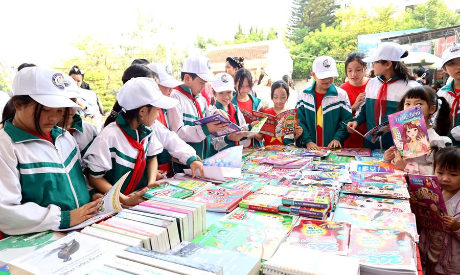 Lan tỏa văn hóa đọc góp phần xây dựng xã hội học tập tại Điện Biên - ảnh 6