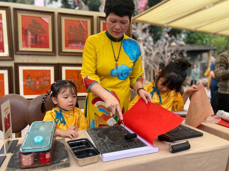 Trải nghiệm làm tranh Kim Hoàng cùng nghệ nhân