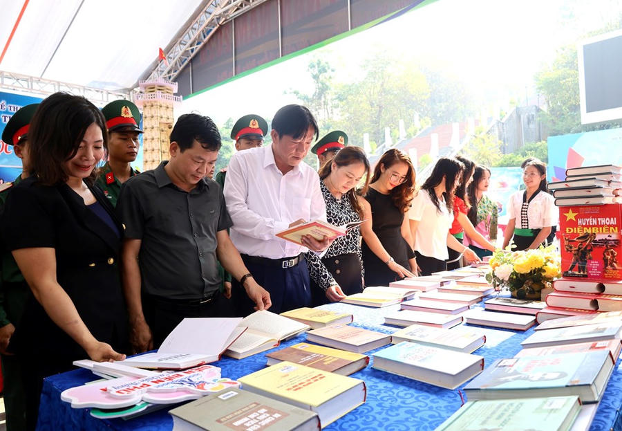 Lan tỏa văn hóa đọc góp phần xây dựng xã hội học tập tại Điện Biên - ảnh 2