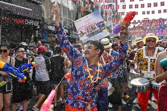 Không chỉ nổi bật với các “trận chiến nước”, Songkran còn mang ý nghĩa văn hóa sâu sắc. Ảnh: ST