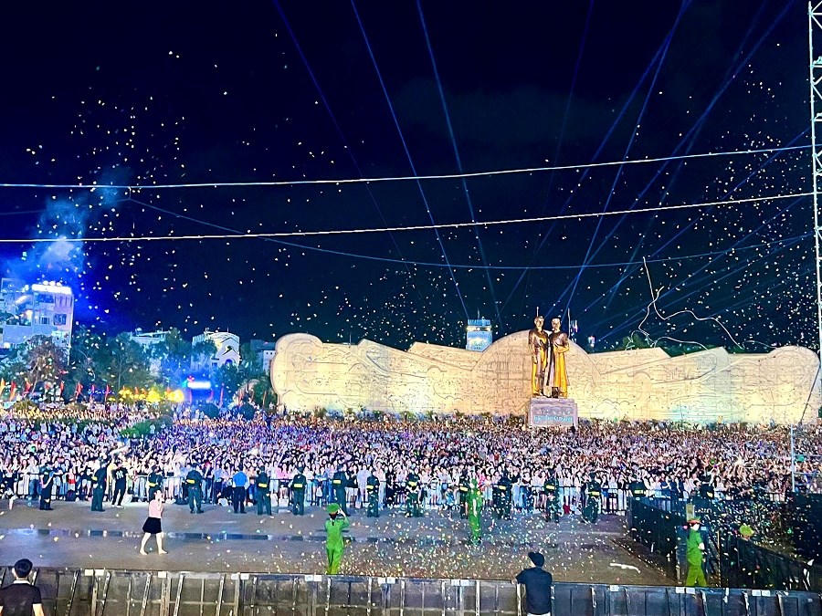 Đêm khai mạc Năm Du lịch Quốc gia - Gia Lai 2026 bùng nổ, thu hút khoảng 70.000 người tham dự