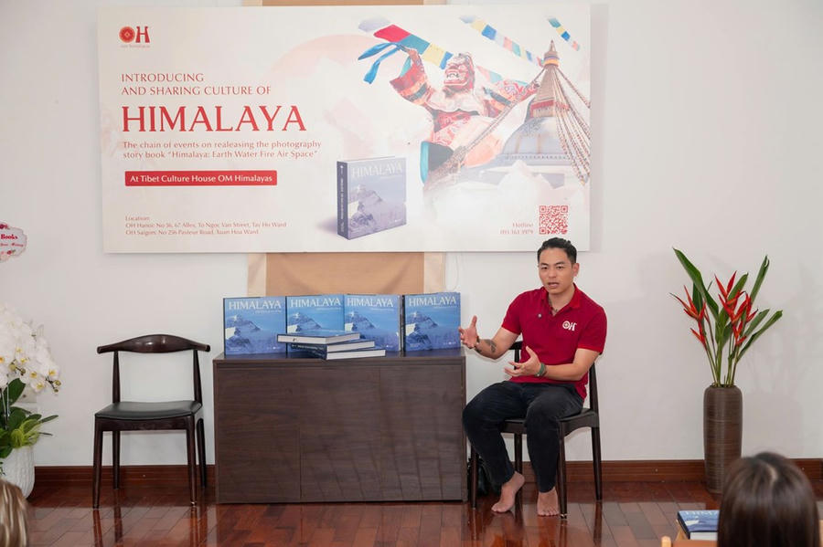 Ra mắt cuốn sách ảnh kể chuyện về vùng Himalaya - ảnh 1