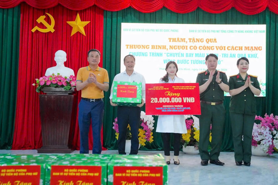 Trao tặng quà đến các thương bệnh binh tại Trung tâm điều dưỡng thương binh và người có công tại Long Đất