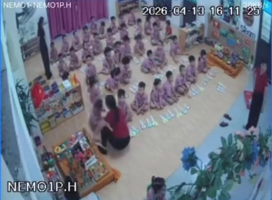 Hình ảnh cháu bé 5 tuổi bị cô "tác động" vào đầu được camera ghi lại