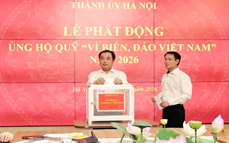 Ủy viên Bộ Chính trị, Bí thư Thành ủy Hà Nội Trần Đức Thắng cùng các lãnh đạo Thành phố ủng hộ Quỹ “Vì biển, đảo Việt Nam” năm 2026