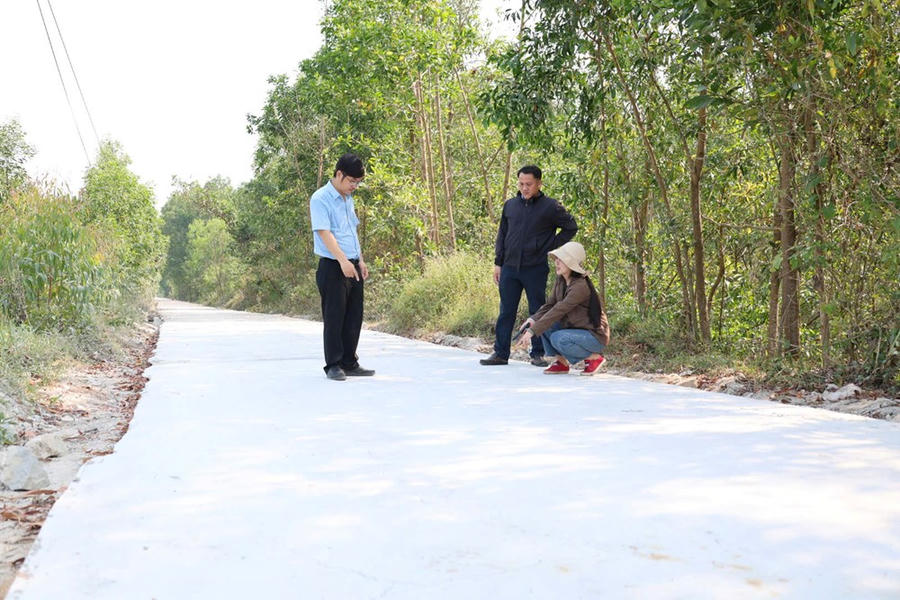 Chậm hoàn trả đường dân sinh ở Quảng Ngãi, nguy cơ mất ATGT - ảnh 1