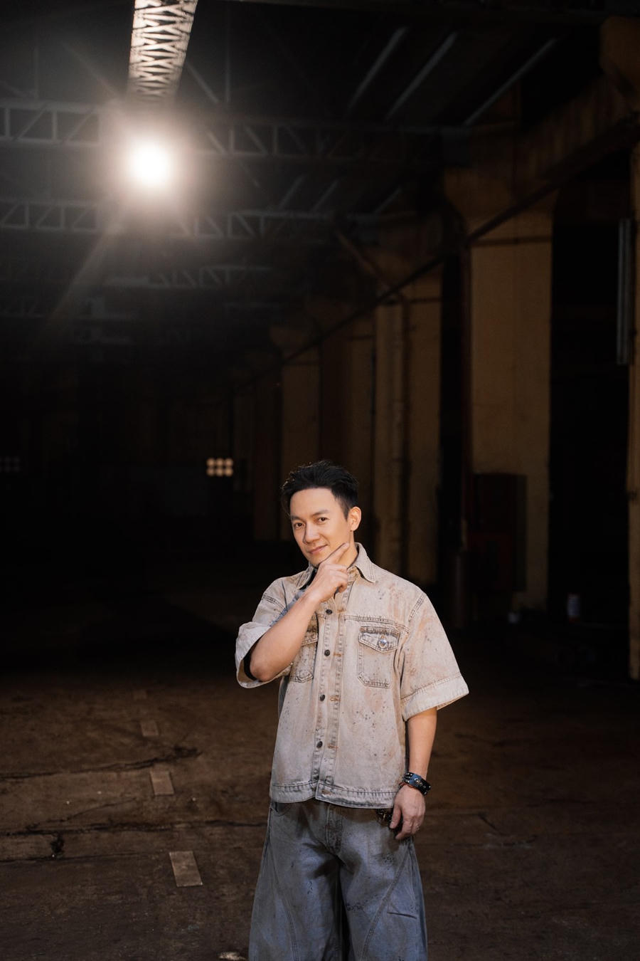 Đinh Tiến Đạt gây bất ngờ khi rẽ hướng R&B, tung bản nhạc “gây nhớ”