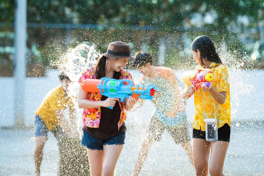 Songkran diễn ra trên khắp Thái Lan với lịch trình kéo dài tại nhiều địa phương. Ảnh: ST
