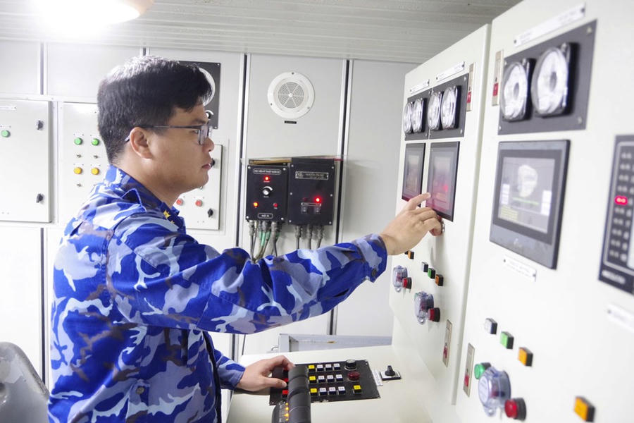 Người lính kỹ thuật và những đêm không ngủ giữa đại dương - ảnh 4