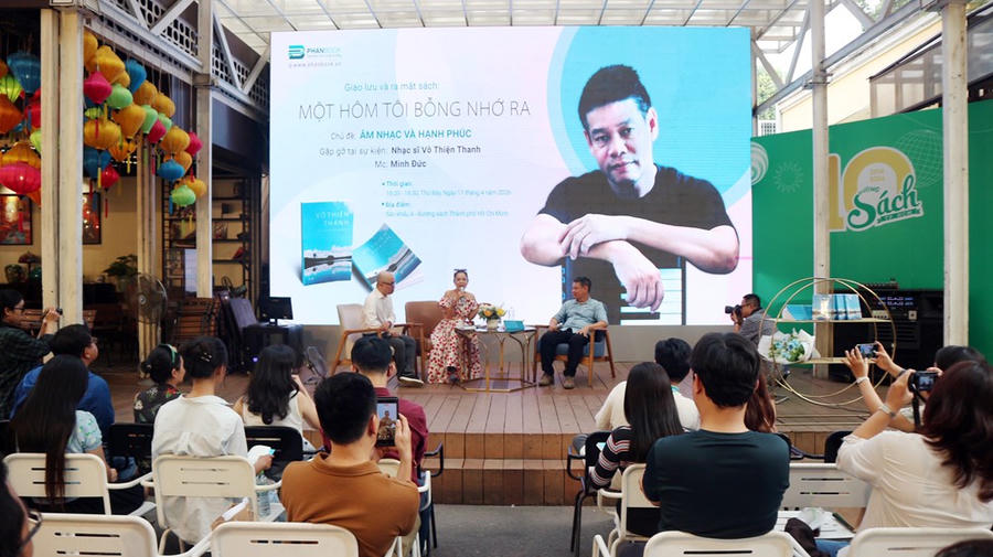 Nhạc sĩ Võ Thiện Thanh ra mắt sách, chia sẻ về âm nhạc và hạnh phúc - ảnh 1