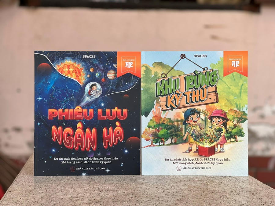 Bộ đôi sách tương tác AR (thực tế tăng cường) "Phiêu lưu ngân hà" và "Khu rừng kỳ thú" vừa ra mắt độc giả nhí