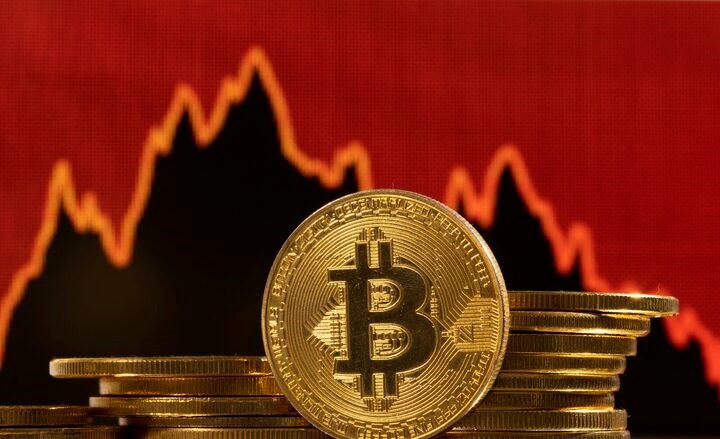 Bitcoin điều chỉnh sâu sau khi lập đỉnh