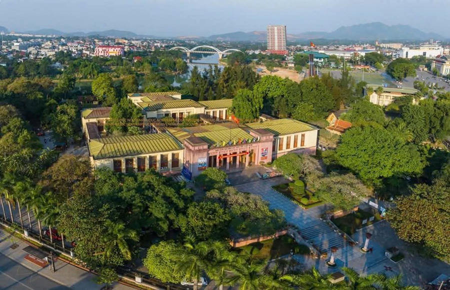 Bảo tàng không chỉ là một công trình kiến trúc nghệ thuật độc đáo, mà còn là thiết chế văn hóa giữ vai trò then chốt trong chiến lược bảo tồn và phát huy bản sắc văn hóa Việt Nam mang tầm vóc quốc gia