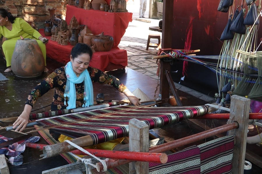 Dệt thổ cẩm Mỹ Nghiệp trở thành sản phẩm thủ công mỹ nghệ hấp dẫn du khách