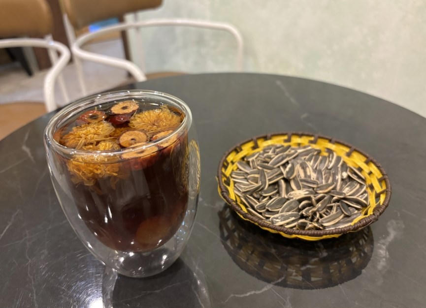 5 thức uống quen thuộc giúp dễ ngủ, sâu giấc tự nhiên - ảnh 1