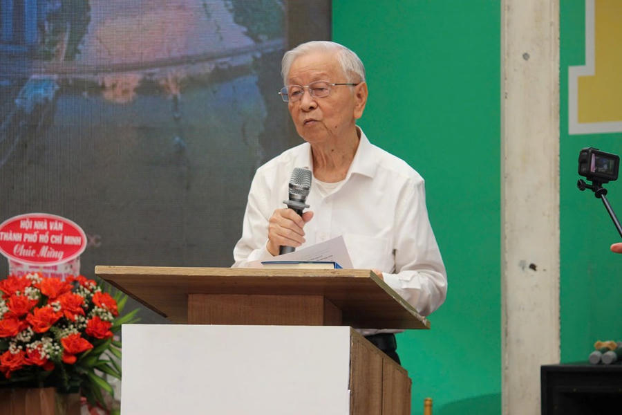 Ông Phạm Chánh Trực, nguyên Phó Bí thư Thường trực Thành ủy TP.HCM chia sẻ tại buổi ra mắt sách