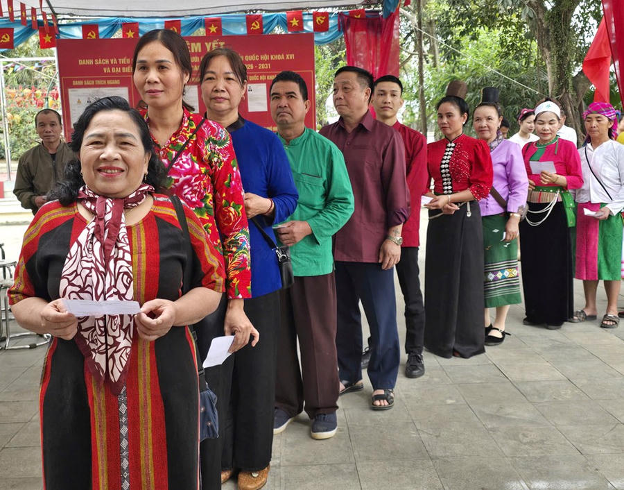 Đồng bào các dân tộc tại “Ngôi nhà chung” hồ hởi đi bầu cử