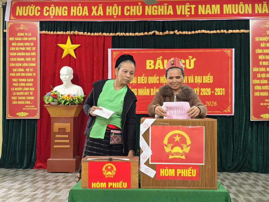 Ấn tượng trang phục truyền thống trong Ngày hội non sông ở miền tây xứ Nghệ - ảnh 3