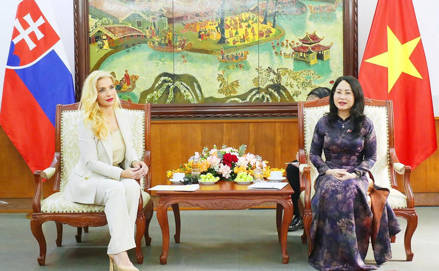 Bộ trưởng Bộ VHTTDL Việt Nam Lâm Thị Phương Thanh tiếp Bộ trưởng Bộ Văn hóa Slovakia Martina Šimkovičová