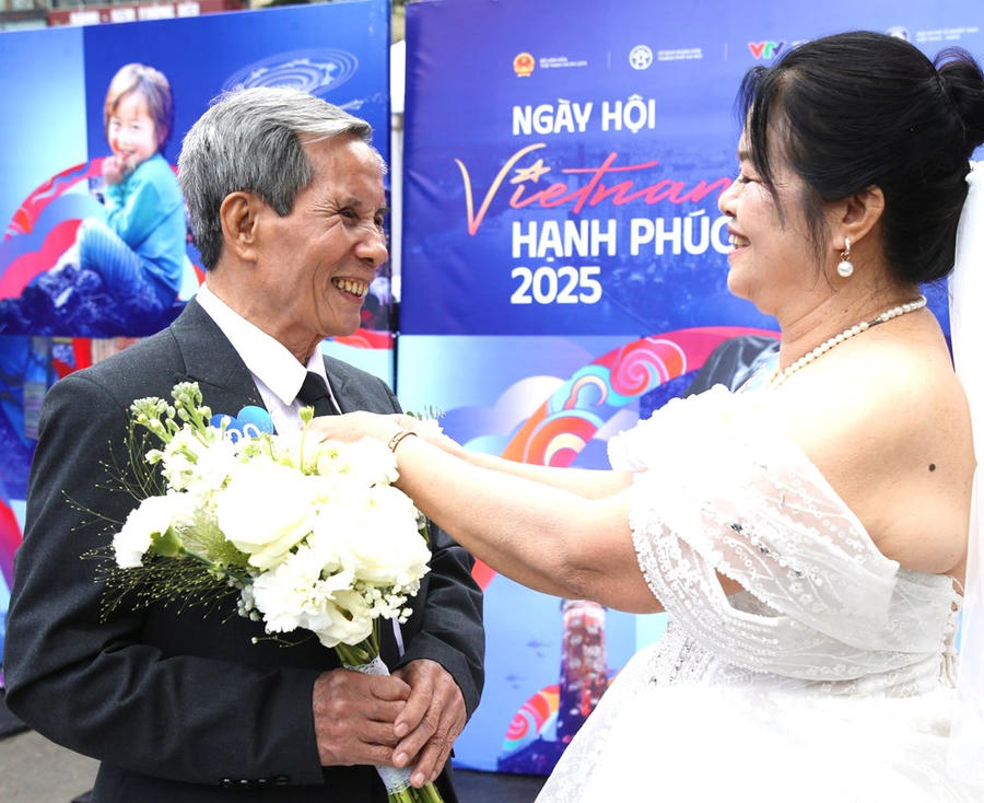Bài 1 - Hạnh phúc trọn nghĩa tình 50 năm - ảnh 1