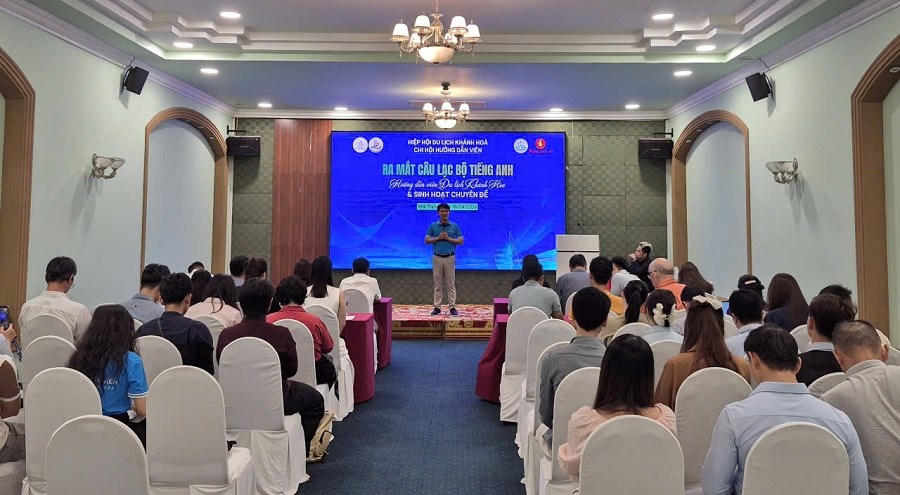 Lượng khách quốc tế gia tăng nhanh đặt ra yêu cầu cấp thiết về việc nâng cao kỹ năng giao tiếp, trong đó tiếng Anh đóng vai trò then chốt đối với HDV - lực lượng trực tiếp phục vụ và quảng bá hình ảnh điểm đến